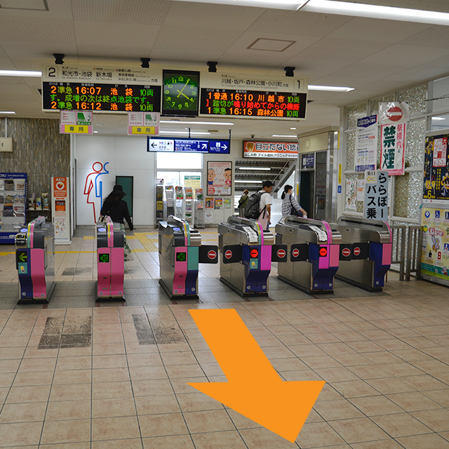 東武鉄道東上本線鶴瀬駅改札を出ます