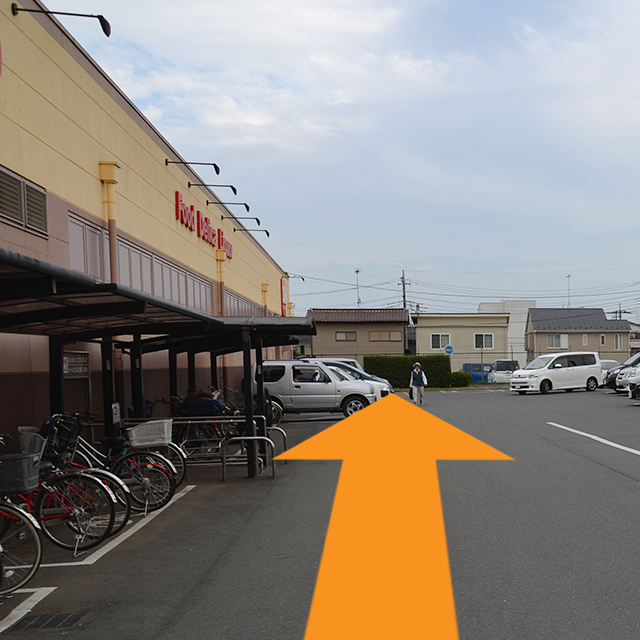 直進すると左手にクリニックが見えます